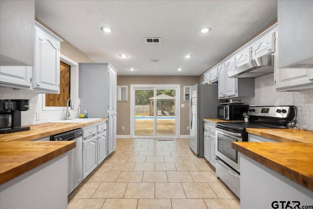 139 CR 4217, Jacksonville, TX 75766