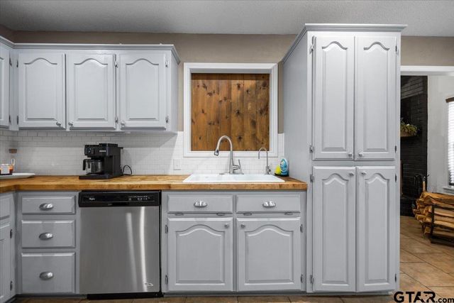 139 CR 4217, Jacksonville, TX 75766