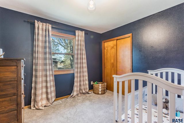 7812 E 38th St Street, Sioux Falls, SD 57110