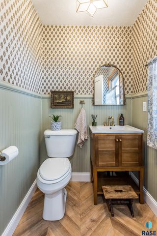 7812 E 38th St Street, Sioux Falls, SD 57110