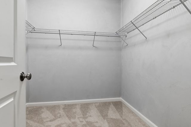 48 Crestwood Circle 26, Northbridge, MA 01588