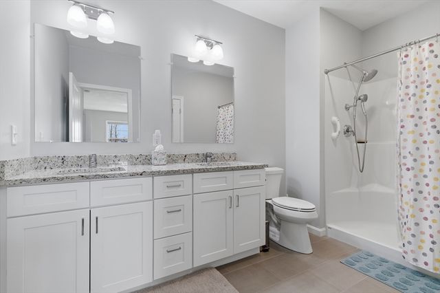 48 Crestwood Circle 26, Northbridge, MA 01588
