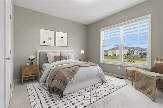 48 Crestwood Circle 26, Northbridge, MA 01588