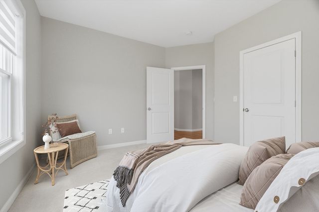 48 Crestwood Circle 26, Northbridge, MA 01588