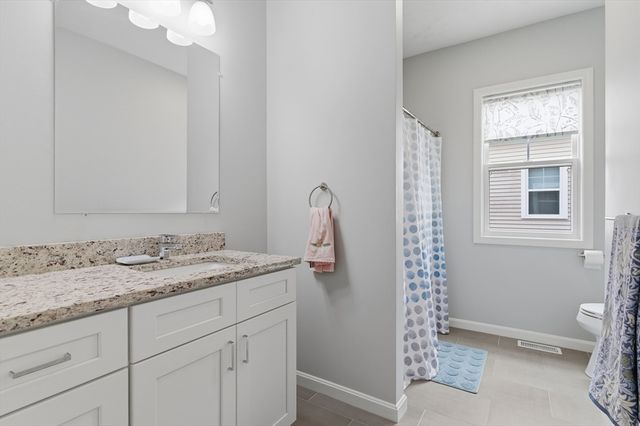 48 Crestwood Circle 26, Northbridge, MA 01588