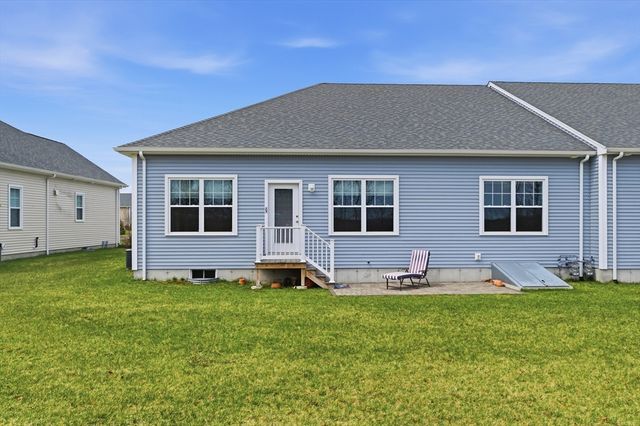 48 Crestwood Circle 26, Northbridge, MA 01588