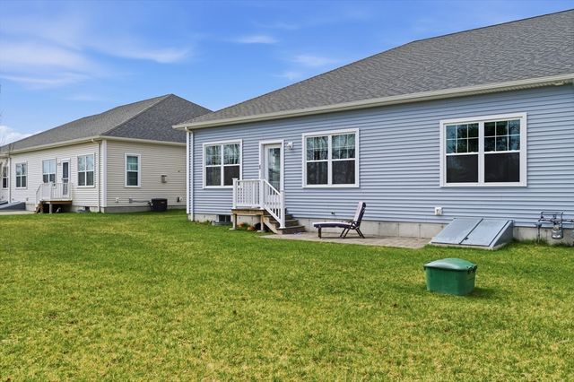 48 Crestwood Circle 26, Northbridge, MA 01588