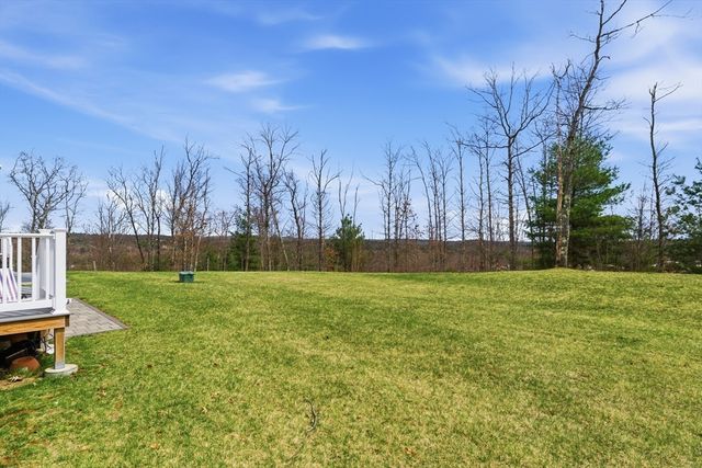 48 Crestwood Circle 26, Northbridge, MA 01588