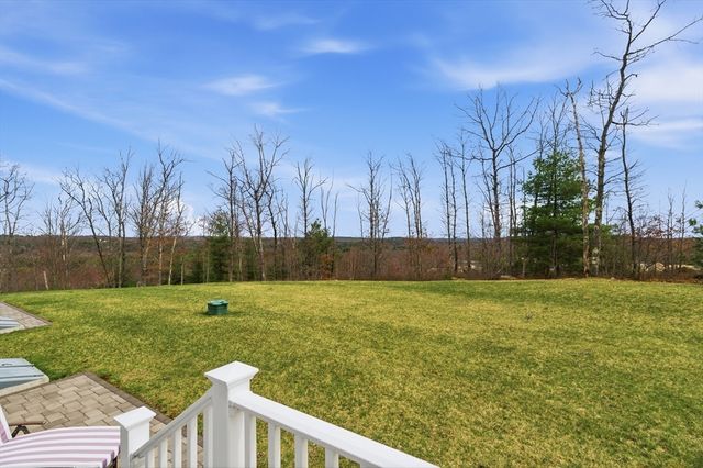 48 Crestwood Circle 26, Northbridge, MA 01588