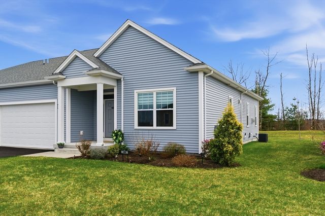 48 Crestwood Circle 26, Northbridge, MA 01588