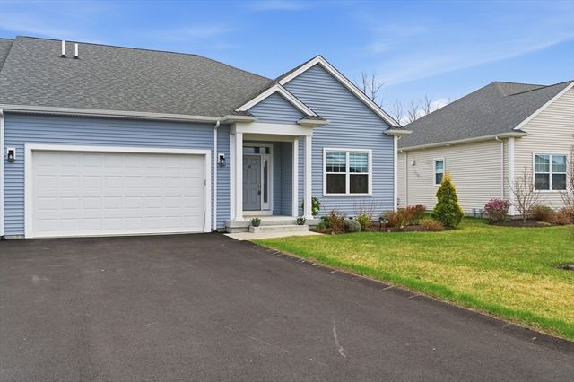 48 Crestwood Circle 26, Northbridge, MA 01588