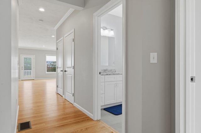 48 Crestwood Circle 26, Northbridge, MA 01588