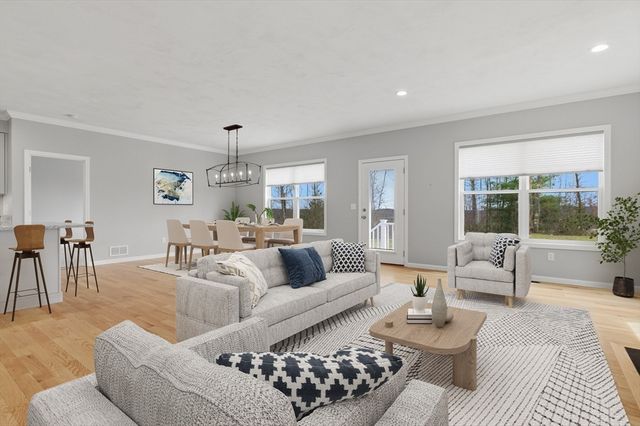48 Crestwood Circle 26, Northbridge, MA 01588