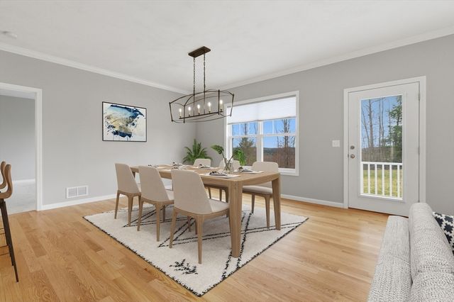 48 Crestwood Circle 26, Northbridge, MA 01588