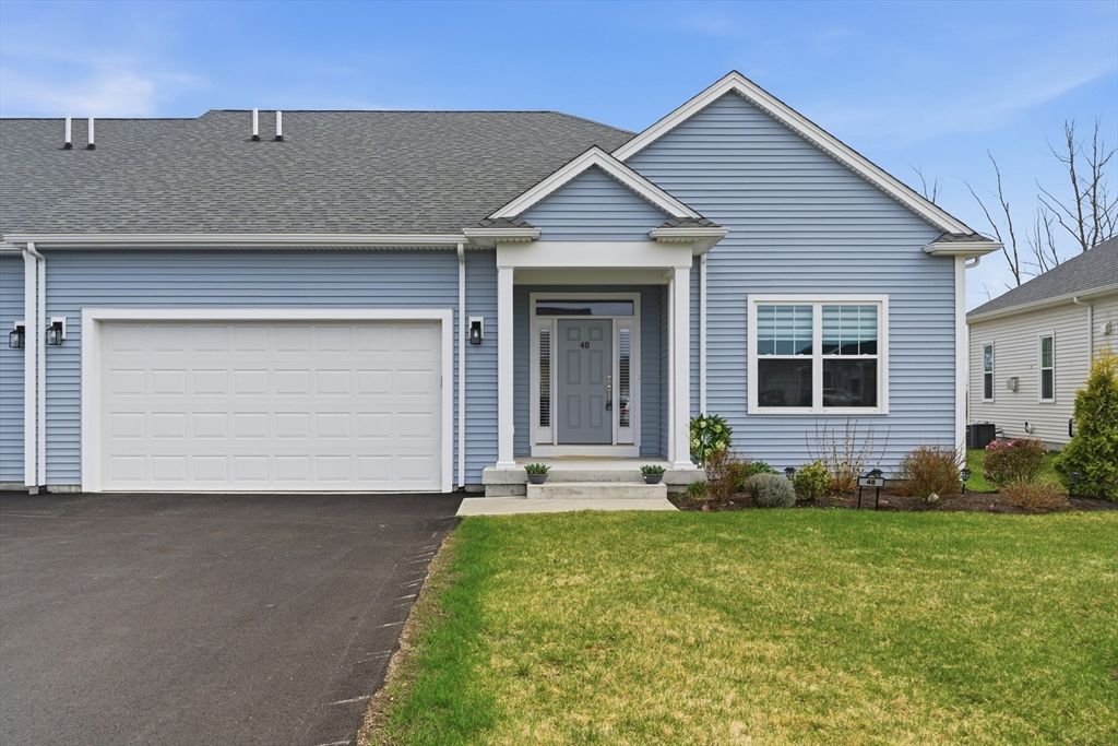 48 Crestwood Circle 26, Northbridge, MA 01588