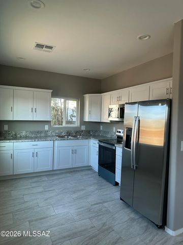 1015 W Cll Arizona B, Tucson, AZ 85705