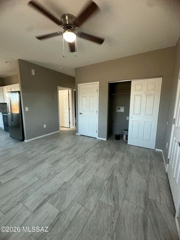 1015 W Cll Arizona B, Tucson, AZ 85705