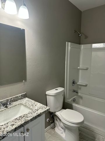 1015 W Cll Arizona B, Tucson, AZ 85705