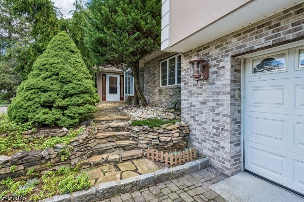 186 Laauwe Ave, Wayne Twp., NJ 07470 — photo 2