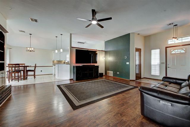 1109 NE 25th Street, Moore, OK 73160