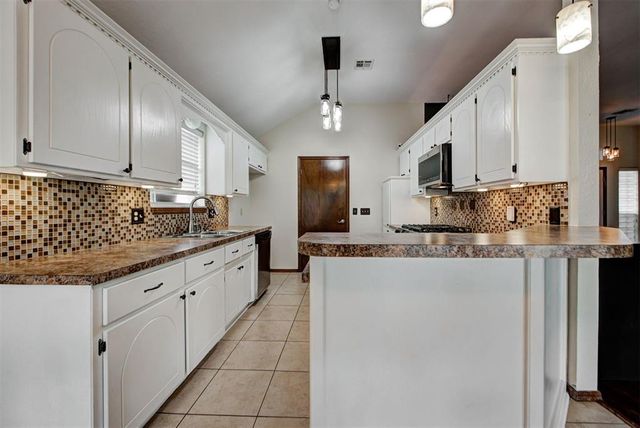 1109 NE 25th Street, Moore, OK 73160