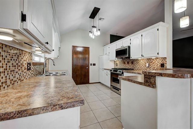 1109 NE 25th Street, Moore, OK 73160