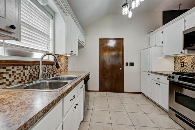 1109 NE 25th Street, Moore, OK 73160