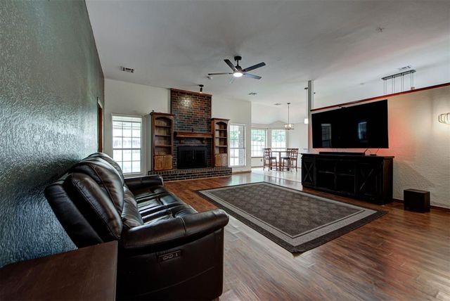 1109 NE 25th Street, Moore, OK 73160