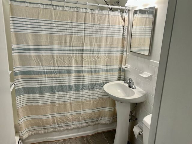 61 Richmond Ave, Worcester, MA 01602