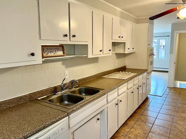 61 Richmond Ave, Worcester, MA 01602