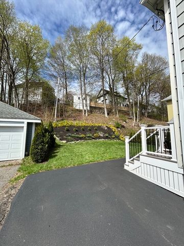 61 Richmond Ave, Worcester, MA 01602