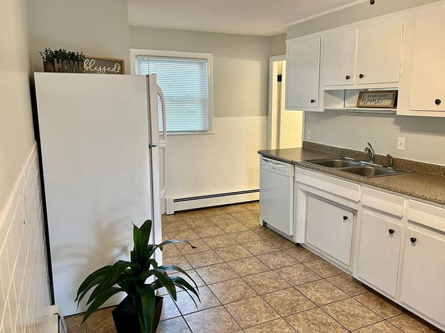 61 Richmond Ave, Worcester, MA 01602