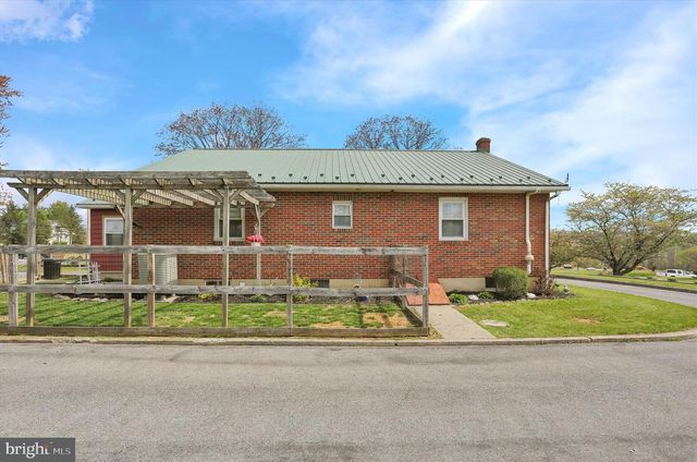 7106 BERNVILLE RD, Bernville, PA 19506
