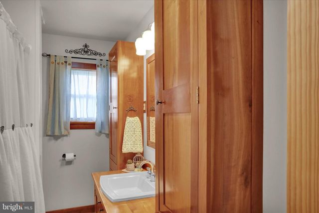 7106 BERNVILLE RD, Bernville, PA 19506