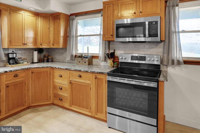7106 BERNVILLE RD, Bernville, PA 19506
