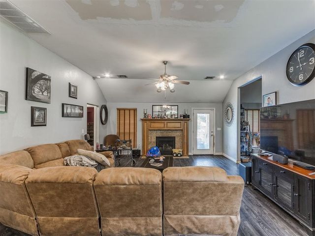 1127 Woodbrook Drive, Purcell, OK 73080