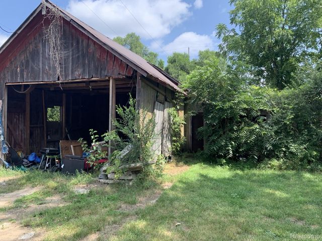 2080 N Milford Road, Highland Charter Township, MI 48357