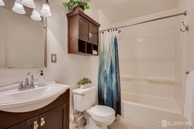 7 Quail run Drive, Jamesburg, NJ 08831