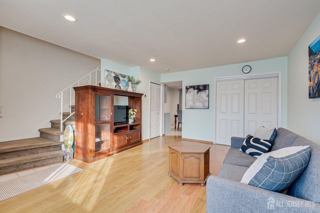 7 Quail run Drive, Jamesburg, NJ 08831