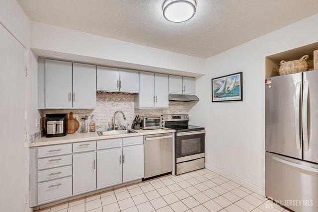 7 Quail run Drive, Jamesburg, NJ 08831