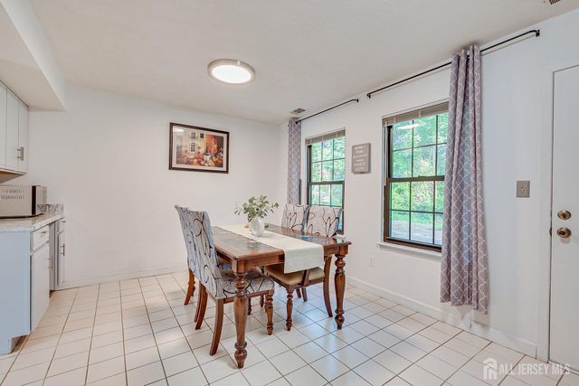 7 Quail run Drive, Jamesburg, NJ 08831