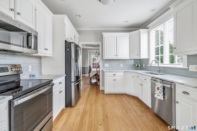 17 Waterford Lane, Shelton, CT 06484