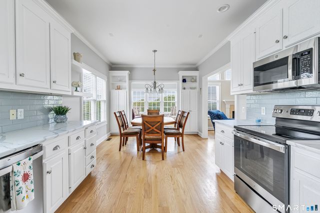 17 Waterford Lane, Shelton, CT 06484