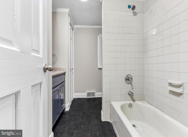 124 N BROADWAY, Gloucester City, NJ 08030