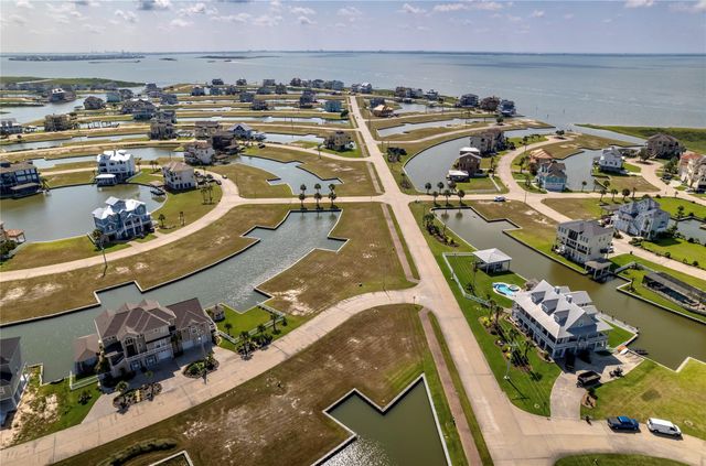 24 Long Key, Hitchcock, TX 77563