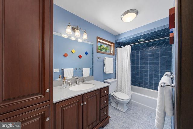 32 CHERRYVILLE HOLLOW RD, Flemington, NJ 08822