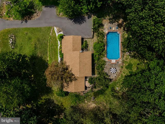 32 CHERRYVILLE HOLLOW RD, Flemington, NJ 08822