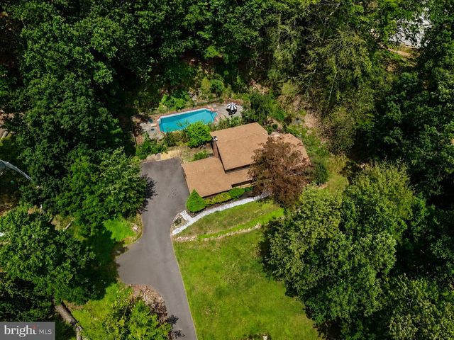 32 CHERRYVILLE HOLLOW RD, Flemington, NJ 08822