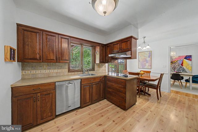 32 CHERRYVILLE HOLLOW RD, Flemington, NJ 08822