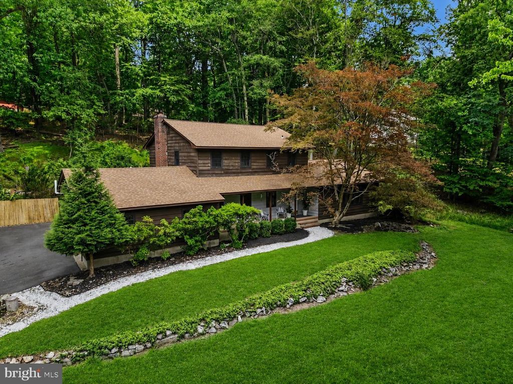 32 CHERRYVILLE HOLLOW RD, Flemington, NJ 08822